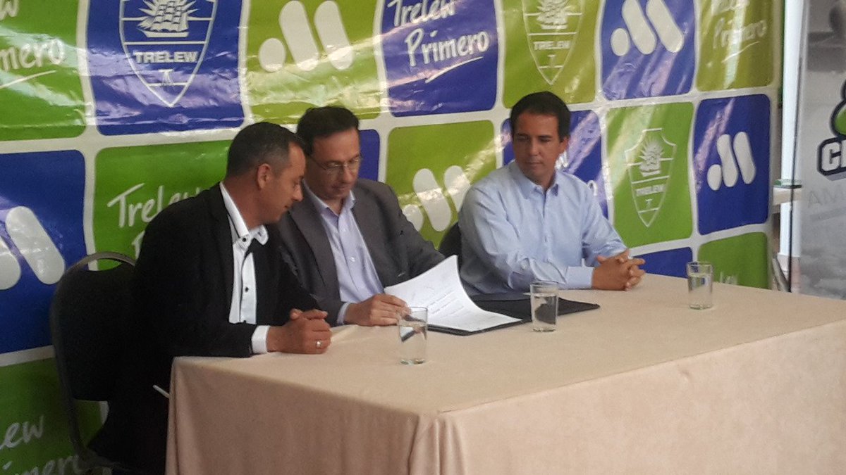 JavierdeTrelew's tweet photo. #AhoraTrelew Presentación y firma del Plan Techos @TWAMaderna  junto a #HectorCastillo #HechosConcretos #TrelewPrimero https://t.co/Cg3iMlCfy3