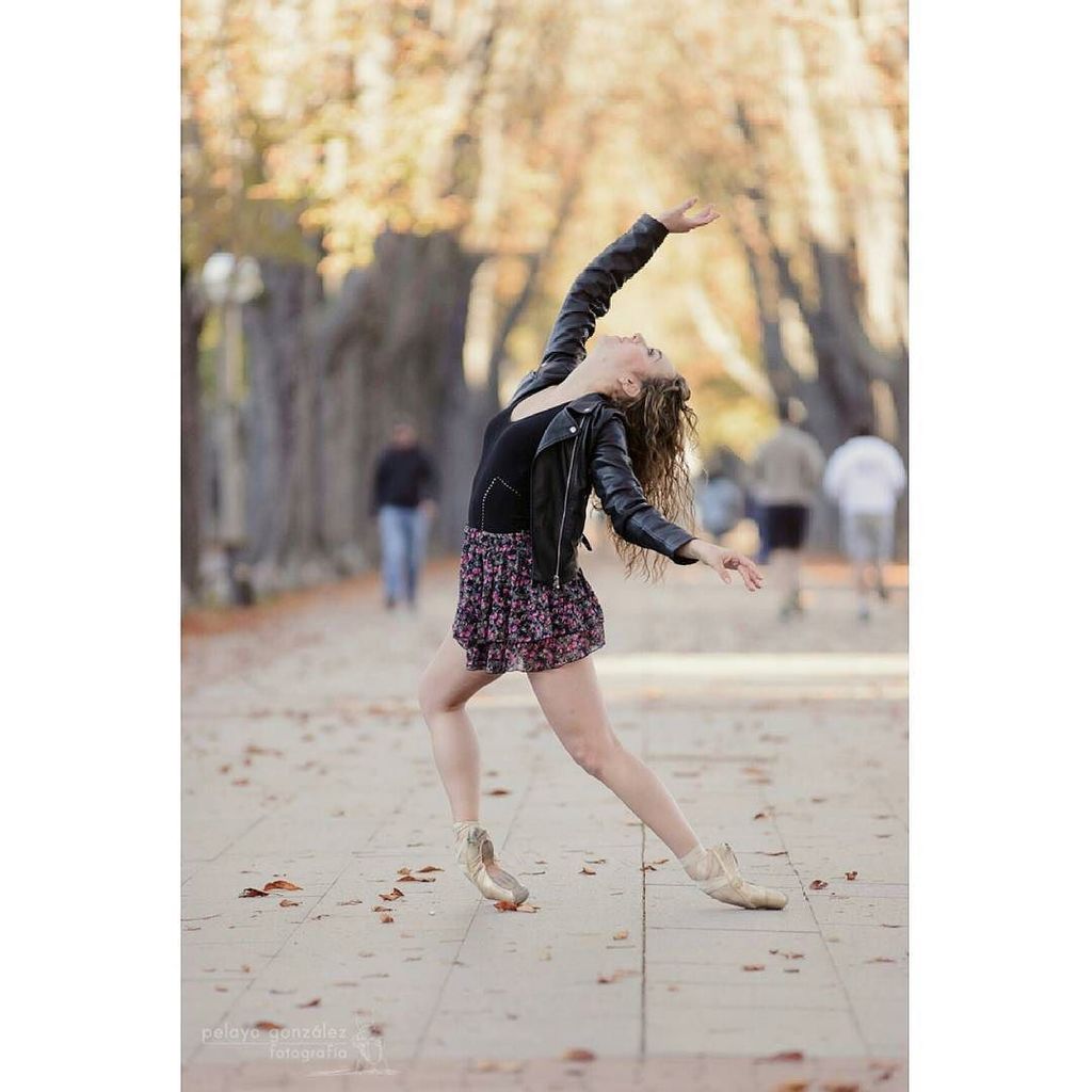 pelayoglezfoto's tweet photo. Friday!! #dance #ballet @nuriavv10 https://t.co/HXEQ2y0Tl8