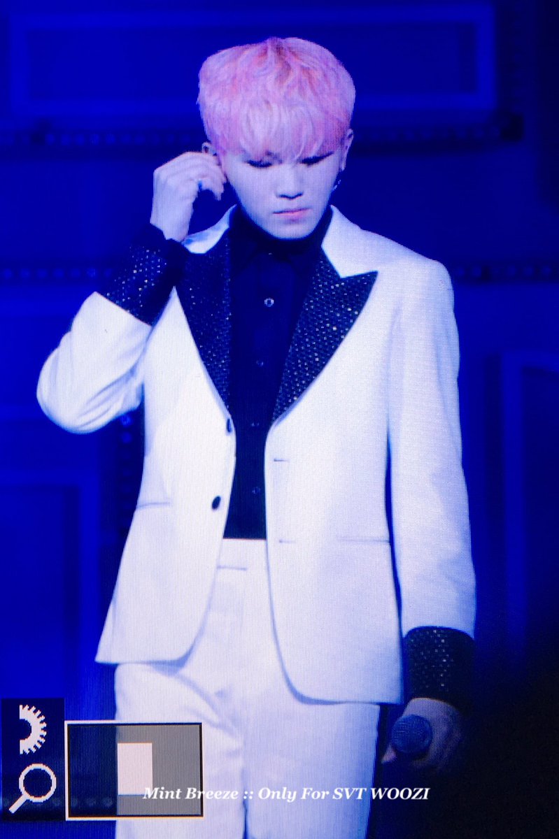 mintbreeze_wz's tweet photo. 170210 캐럿랜드 #세븐틴 #우지 

멋있어 멋있어 ㄴㅓ 멋있어 https://t.co/ZFuwitNnl9