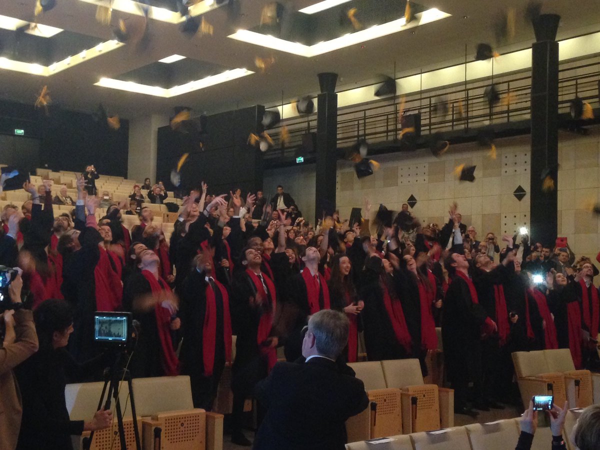 ExceliaGroup's tweet photo. Lancé de toques pour tous les diplômés ! #MBAspécialisé #GraduationLRBS https://t.co/jPt3gKIls7