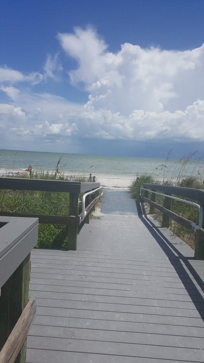 TatyVelleca's tweet photo. Florida🌴🌞😎 https://t.co/qWEE2hcTTy