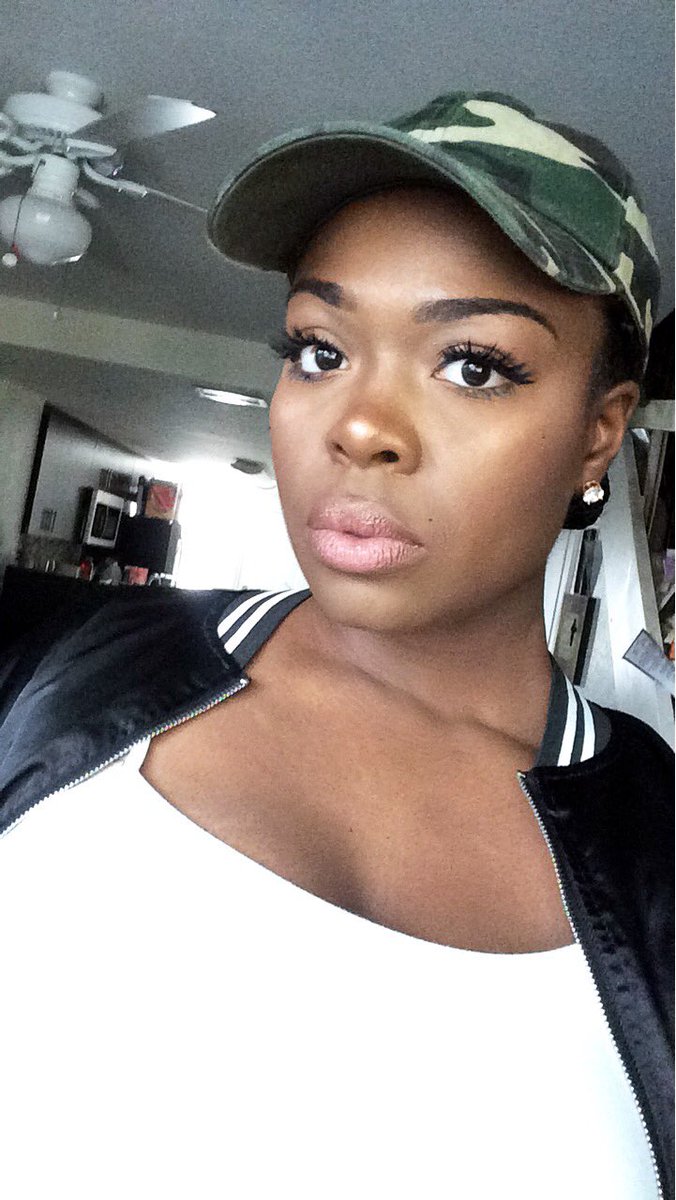 Boystopblushing's tweet photo. So I found out it's #finewomenfriday https://t.co/K3bCB5Iqgi