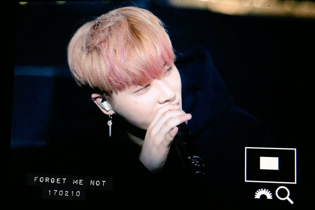 forgetmenot9427's tweet photo. 170210 OSAKAJOHALL
PINK BOY💕
#진환 #JINHWAN https://t.co/VHY8zPBzcJ