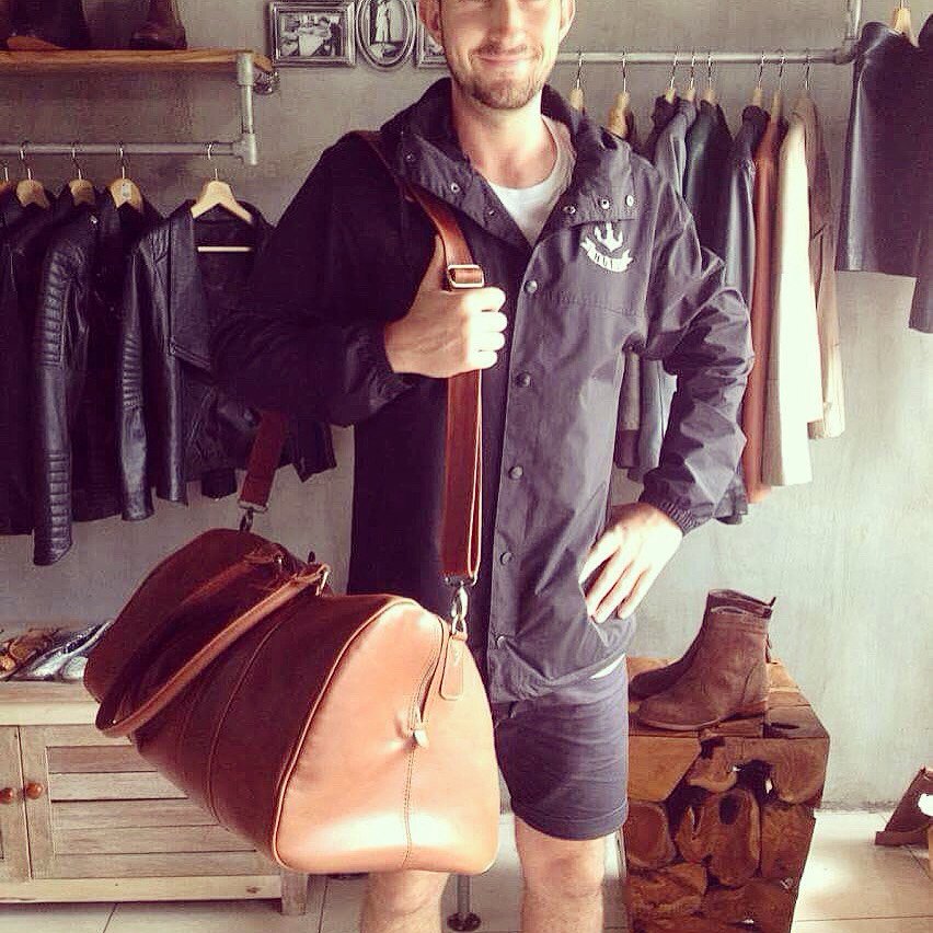LeatherLemona's tweet photo. Available to order cow leather travel bag with special zippe... #softleather #weekendtravelbag https://t.co/DckgVYtvbo https://t.co/3223wHNEtQ