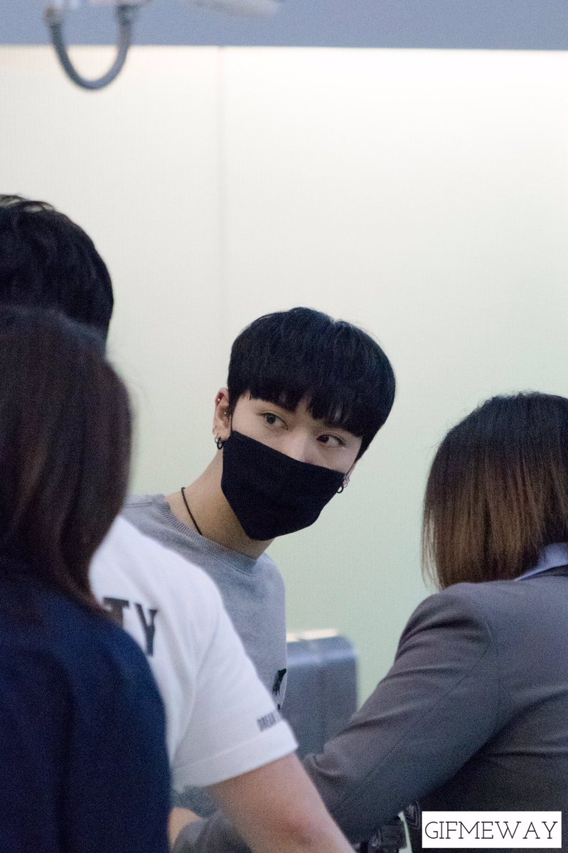 carbonarableu's tweet photo. Mask can never hide perfection of yours https://t.co/D3CizlxwyT