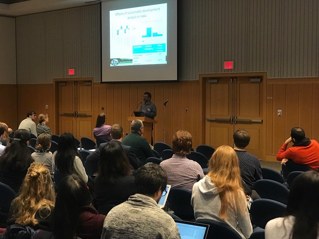 jcarnott's tweet photo. @gotoarun: priv. econ incentives may reduce env. motivation relative to opp. for collective benefits #MUSEcon2017 https://t.co/UM5lwONsUx