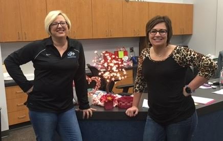 USD265_EHS's tweet photo. Happy Counselor Appreciation Week to 2 of the BEST-
Kayla Russell & Jessica Seiler! Thank you for ALL you do!
WE LOVE YOU! #ehsfam1617 https://t.co/3F7AQHaaus