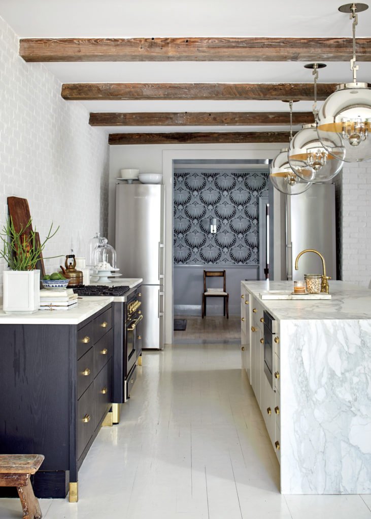 gardenandgun's tweet photo. Step inside a restored 1700s row house in Charleston, South Carolina: https://t.co/aZRMG2SFpQ https://t.co/cBd4RaF71w