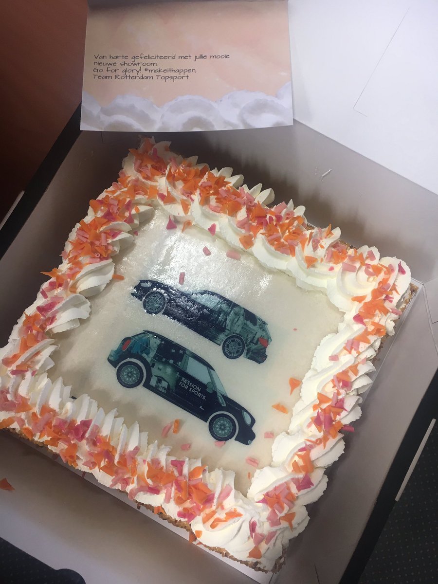Dank <a href="/RdamTopsport/">Rotterdam Topsport</a> voor de lekkere taart! Jullie zijn morgen uiteraard welkom bij de introductie van de nieuwe #MINI Countryman