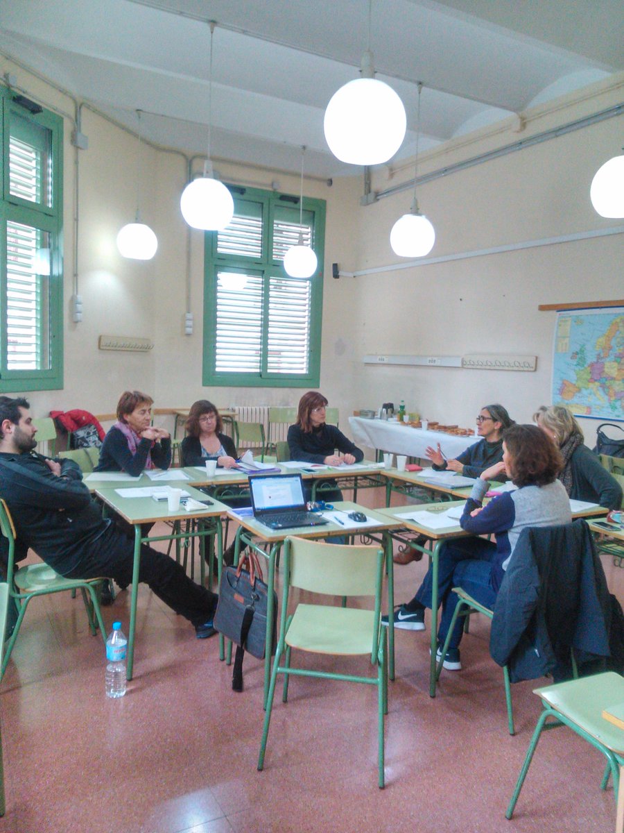 Xarxa018's tweet photo. La @Xarxa018  a l' @InsPauClaris per a tractar els temes pedagògics que ajudaran a enfortir el camí educatiu dels nostres infants i joves https://t.co/FE8HRwzMwO