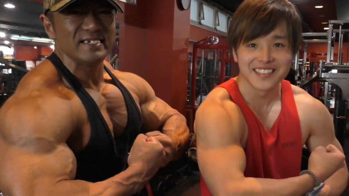ぷろたん 今日のyoutube プロのボディビルダーの筋トレを一緒にやったら肩がイカれた ホント凄すぎなので見てみてね Youtube T Co 9zvjubvdat