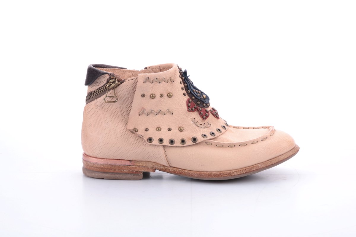 Crosby_Shoe's tweet photo. A.S.98!! #Orizontal New for 2017!! #As98 #SS17 #Gorgeous #Unique #Funky #Footwear #Ankleboots2017 #Shoes #Boots #Style #Urbanfashion #Urban https://t.co/qzzG1HIO9i