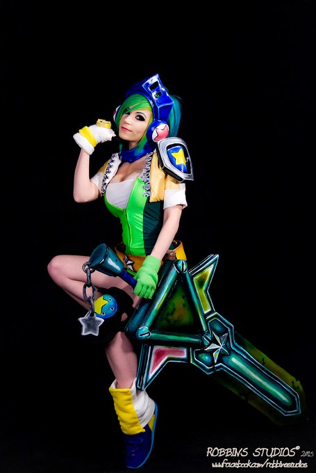 Watch Danielle Beaulieu's leaked NSFW photo on TwXstars