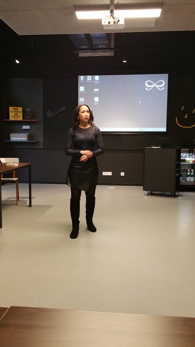 Teambuilding day #flagship #kalverstraat # hkmamsterdam <a href="/RayannJeppe/">Rayann Jeppe</a> @Dimitri_HKM <a href="/P_Mountford/">Philip Mountford</a> <a href="/Vi_Patel1/">Vi Patel</a> <a href="/ChantalG2284/">Chantal Geschiere</a> @Sylpieron 💪