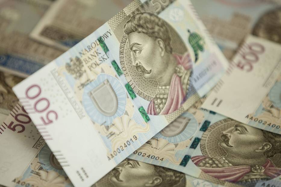 WatchPoland's tweet photo. We have a new banknote: 500 PLN with king Jan III Sobieski 💵👑 #500pln #Poland #Polska #watchPoland @watchPoland https://t.co/nSbHL7hFEs