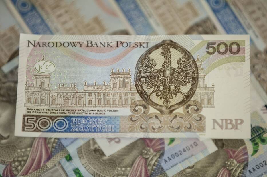 WatchPoland's tweet photo. We have a new banknote: 500 PLN with king Jan III Sobieski 💵👑 #500pln #Poland #Polska #watchPoland @watchPoland https://t.co/nSbHL7hFEs