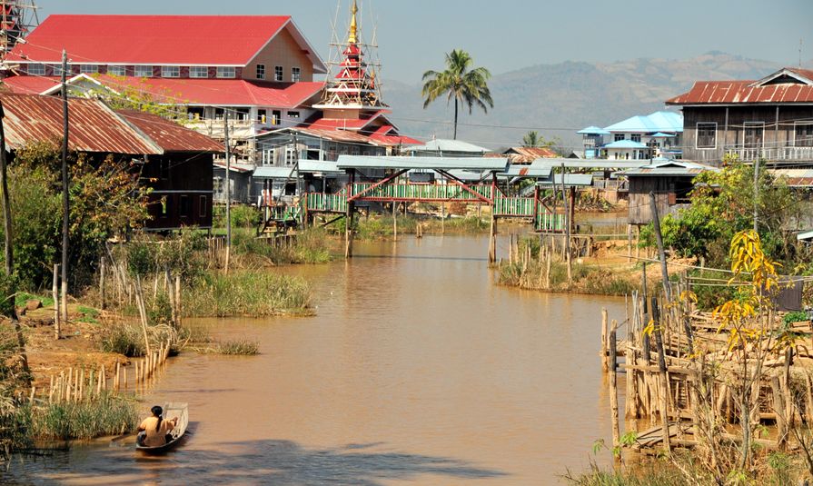 AsiaTrips_EN's tweet photo. Inle Lake, famous for its floating villages and gardens and the unique way of life of the local Intha people @AsiaTrips_EN https://t.co/EguJ7ScOxw