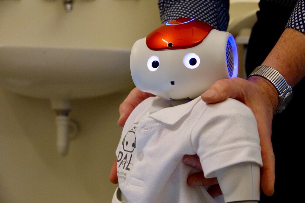 Loctier's tweet photo. This robot helps kids with diabetes. Can kid-friendly hospitals foster healthier lifestyles? My #Futuris this March https://t.co/c6yVUiljOA