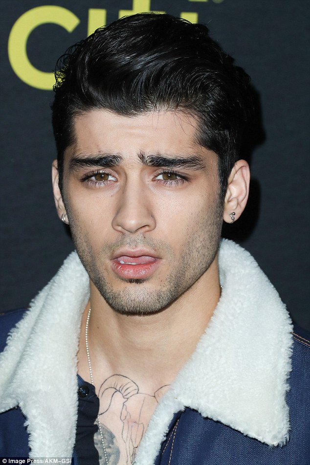 ZaynVoteStats's tweet image. Retweet if you want Zayn to win! Reply and quote with the voting hashtags to increase the votes. #Pillowtalk #BestMusicVideo #iHeartAwards