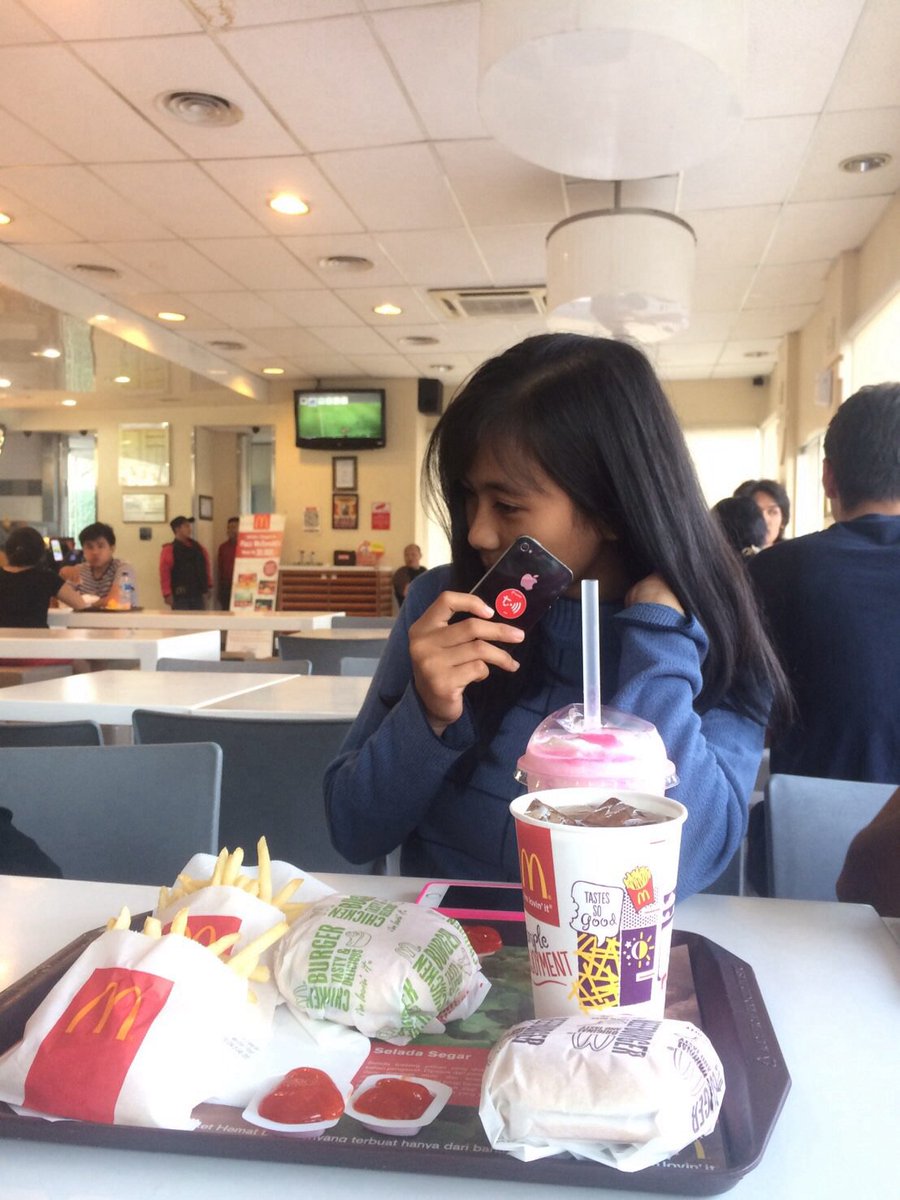 DiiahPraptii's tweet photo. Asique banget makan di mcd dpt disc 20% all item loh! Yuk gunakan tcash tap mu!😍 #loopsquadbali #loopsquad2016 #pakaiTCASH https://t.co/oIVYuIjbqz