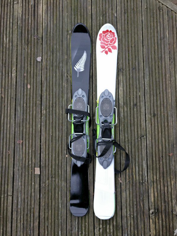 ActionPaints's tweet photo. RENU getting ready for skiing... a bit worried the ski on the left will dramatically out perform the one on the right. #madeitmine #RENU https://t.co/ZYtBYrk1eR