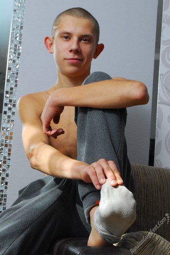 super_twinks's tweet photo. Today's hot feet of Lopa https://t.co/UFKmEKNjA4 #gayfeet #twinkfeet #supertwinks https://t.co/sOnvB9MC2m