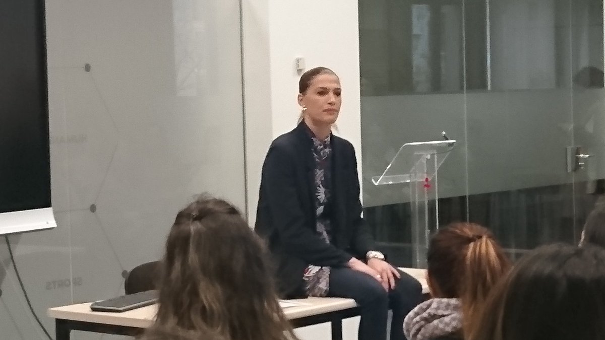 SantiSregadera's tweet photo. Con @lasanchez en la @universidadcjc para los alumnos de @UCJCProtocolo #Eventos #MásterEventos. Es una pasada contar con su testimonio https://t.co/LSdhcRbBys