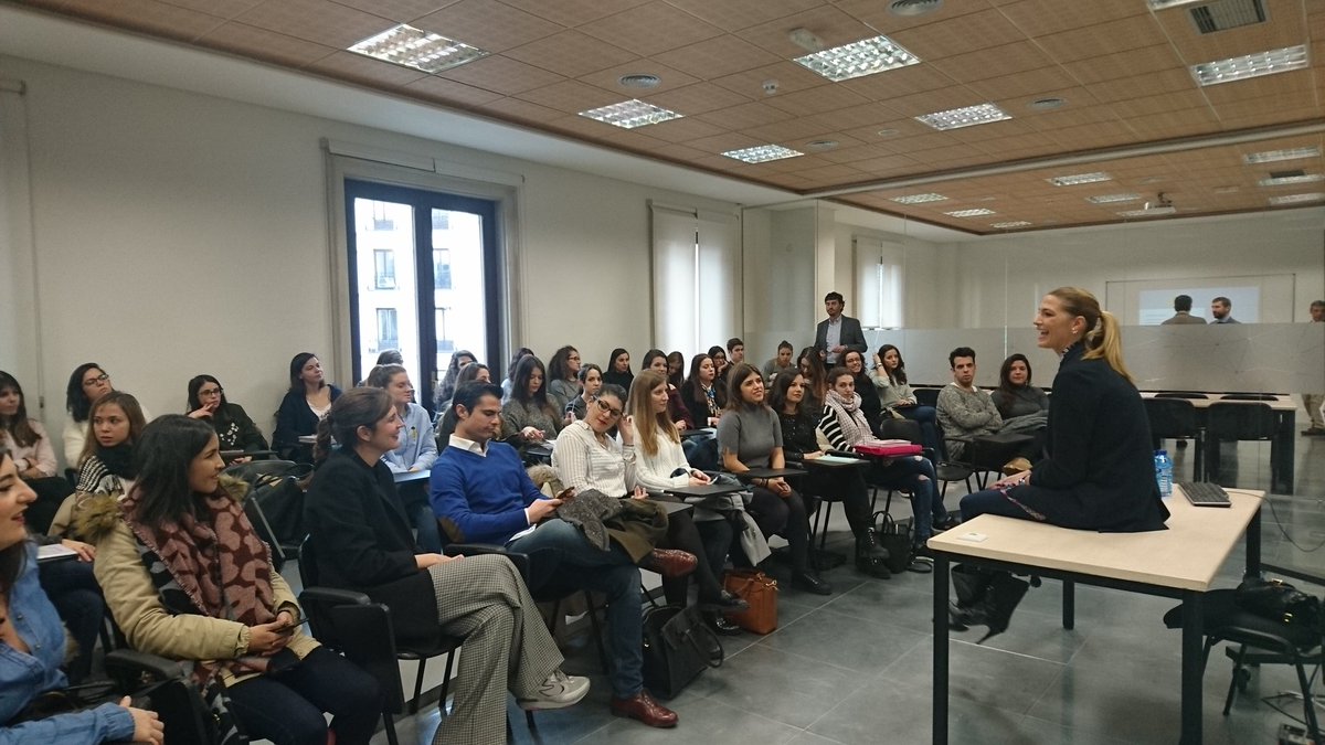 SantiSregadera's tweet photo. Con @lasanchez en la @universidadcjc para los alumnos de @UCJCProtocolo #Eventos #MásterEventos. Es una pasada contar con su testimonio https://t.co/LSdhcRbBys