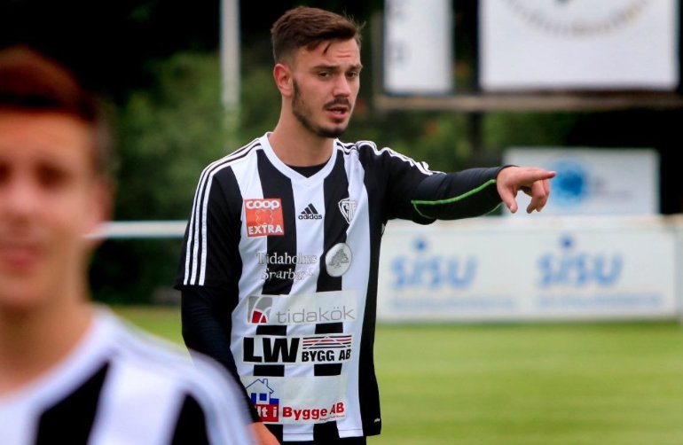VBsporten's tweet photo. Avslöjar: Dennis Kazic lämnar @TidaholmsGoIF – klar för division 2-klubb https://t.co/jBY3xbEn08 https://t.co/0OBg0UGa4x