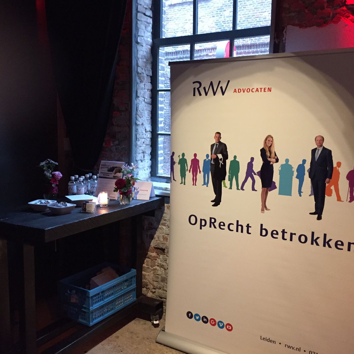 ClaudiavHunsel's tweet photo. Gisteren stond @RWVAdvocaten op de banenmarkt van @SLN_Leiden Op zoek naar een gave studentstage? Solliciteer dan vooral! #SLN #studentstage https://t.co/KYwW1IiJ43
