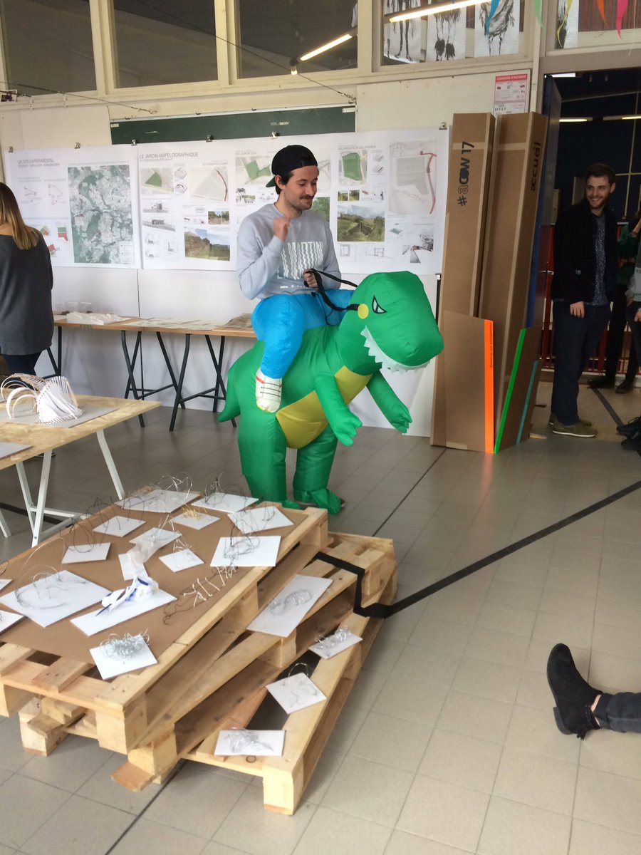 dsaadesign_lyon's tweet photo. Reconversion de l'atelier espace en maison du dino #JPO17 @dsaadesign_lyon https://t.co/jvROe5fHdI
