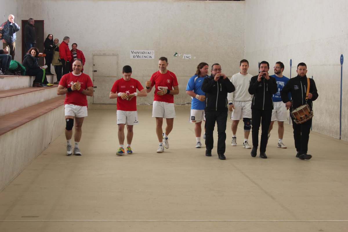 Demà a Ontinyent es completen les finals i es lliuren els trofeus del 14é campionat d'hivern de raspall bit.ly/2lvE7rJ Véns?