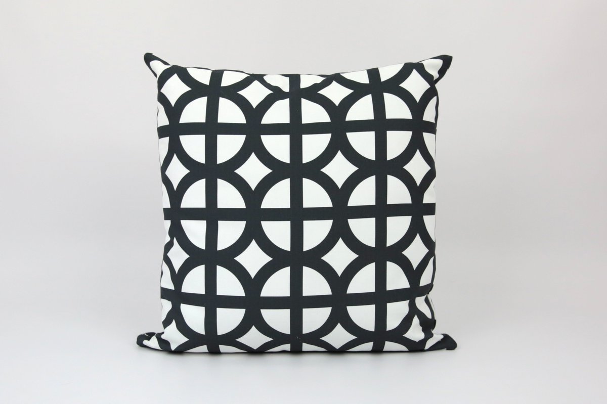tudortimeshop's tweet photo. #Love #monochrome? Our #geometric Architecture cushions fuse contemporary #pattterns with a twist of #tudor #style. https://t.co/PiNaDsYkBG https://t.co/bSMWOHb3Tp