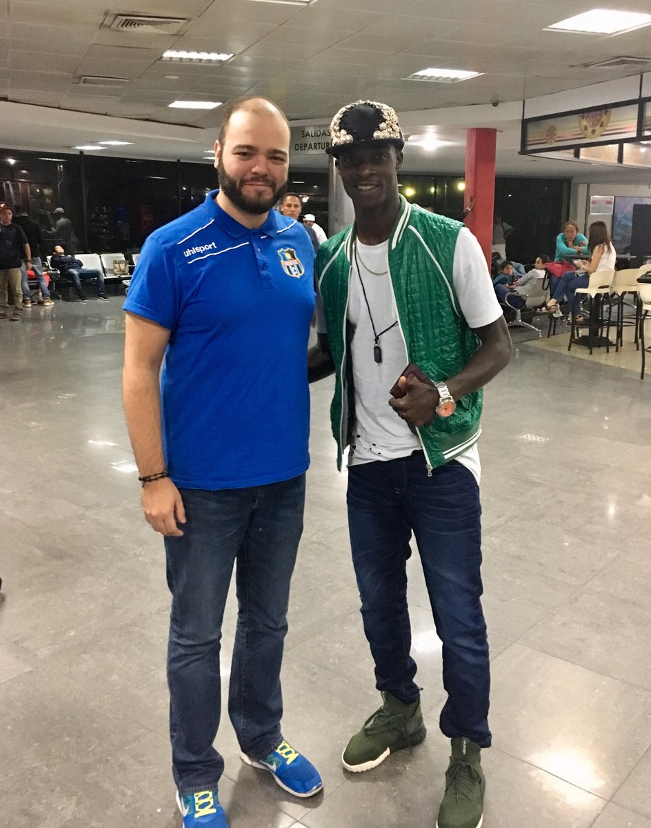 Zulia_FC's tweet photo. #ElClub | Esta mañana a las 3:00 am, arribó a Maracaibo el fichaje mas reciente de #ElGranZulia, Hervé Kambou. ⚽️🛬👏 #BienvenidoHerve https://t.co/OyMKkKNcxz