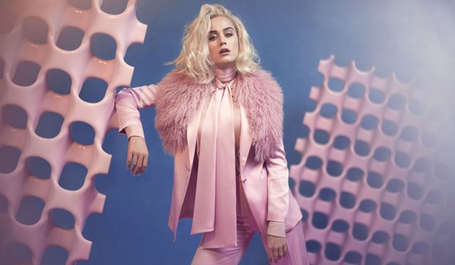 diecielol's tweet photo. Katy Perry torna con #ChainedToTheRhythm! Ecco lyric video e traduzione: https://t.co/V7gGOqJGqr
#KatyPerry #KATYISBACK https://t.co/JzyKMUiH83