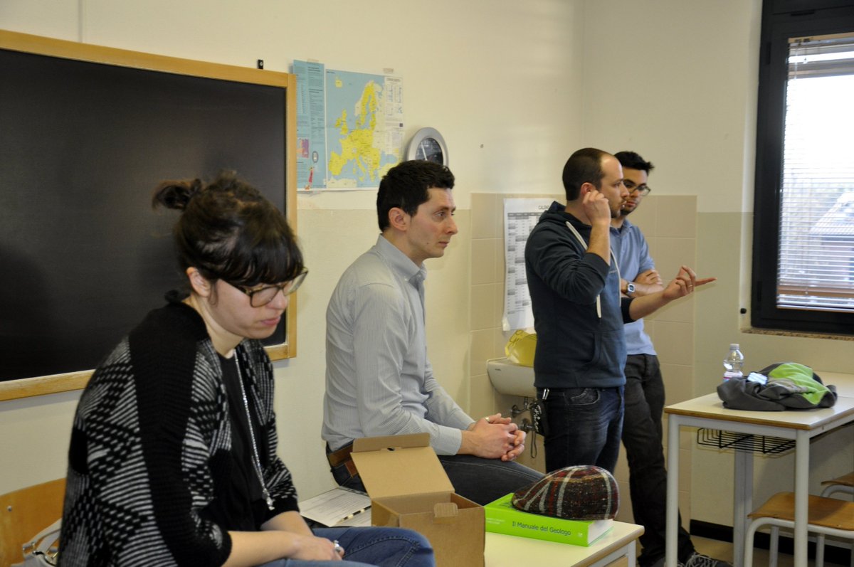 <a href="/dettotranoitrc/">Detto tra noi</a> torna #lunedì alle 10 con <a href="/LucaLombroso/">luca lombroso</a> per parlarci di #ciaofossili ed #emergenzambientale. Poi i ragazzi di #metexis