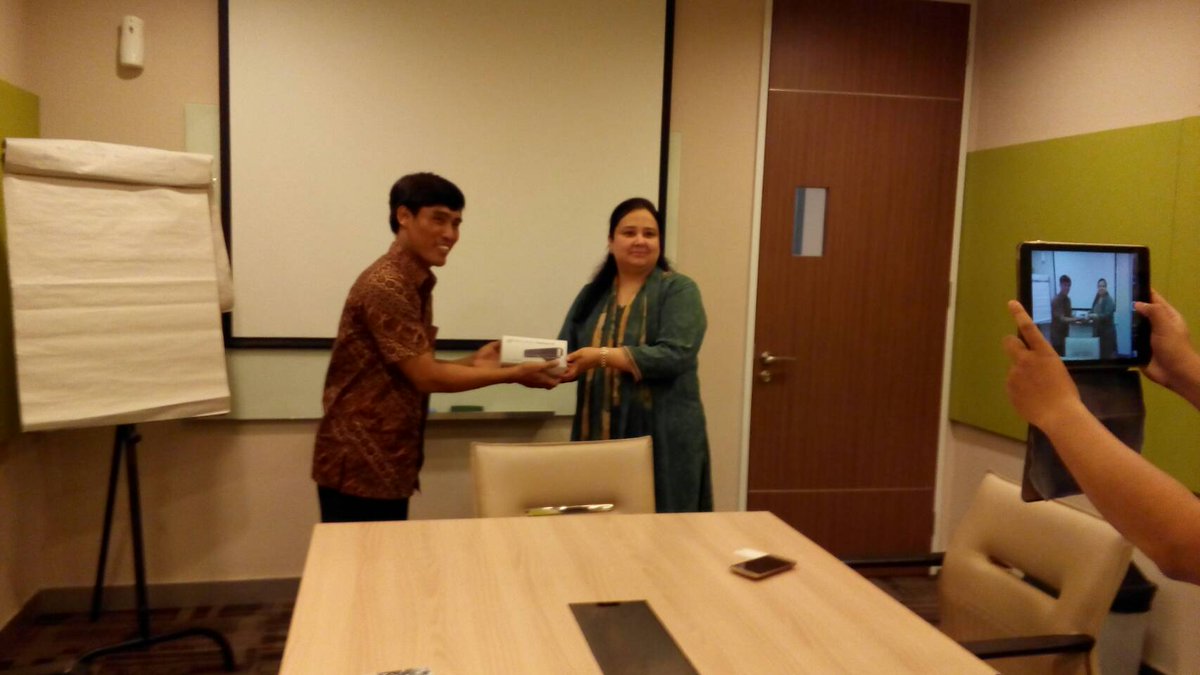 sagasitas's tweet photo. Today,  Sagasitas visited Intel Office &amp; discussed about projects progress &amp; upcoming agenda in our Innovation Hub. https://t.co/92Byqaby3O