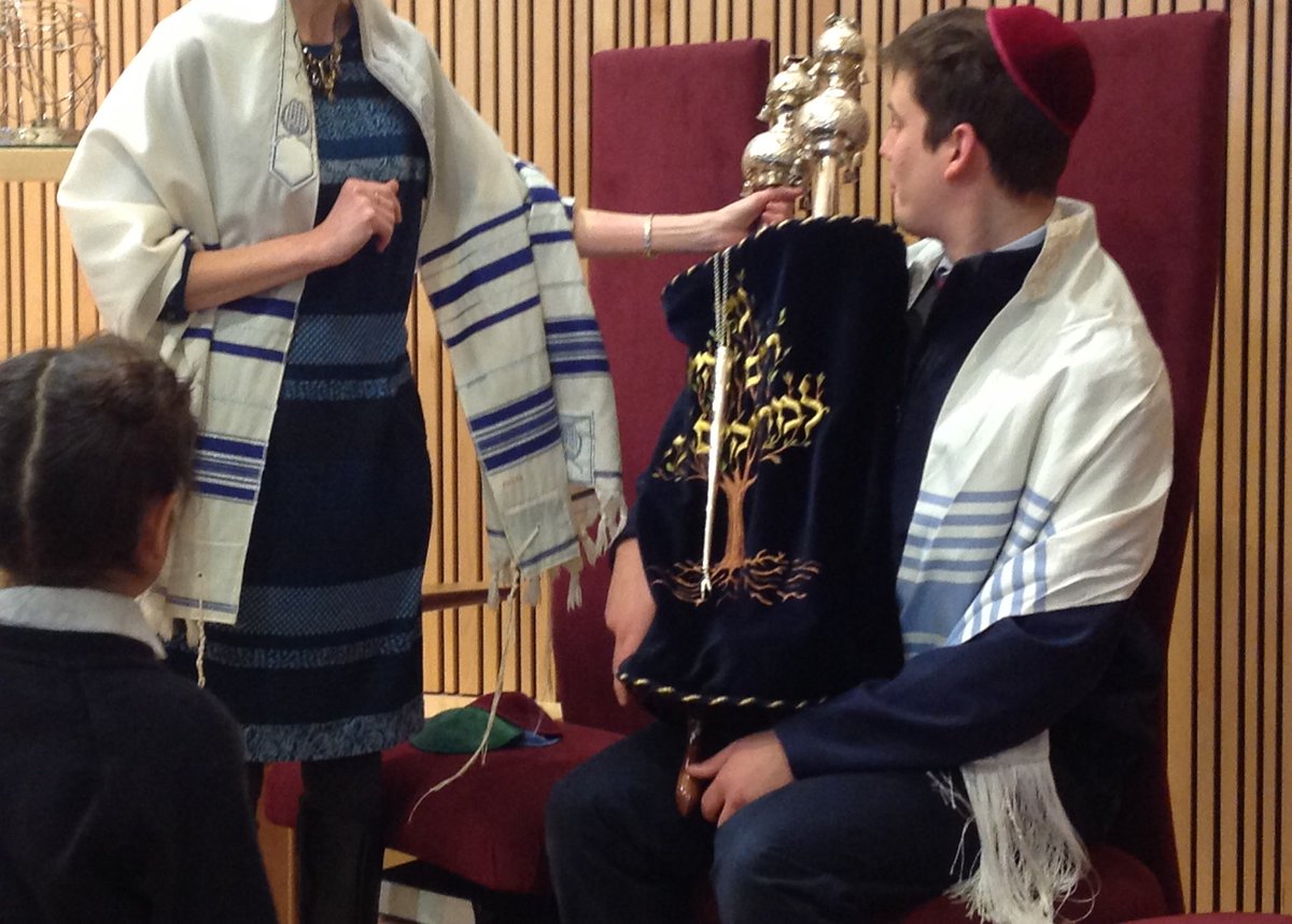 StAnthonysGirls's tweet photo. Take a look at the girls' visit to #AlythSynagogue in Golders Green this week! https://t.co/HSXf5ba9mM #multifaith #Judaism #prepschool https://t.co/wLYKdoORrV