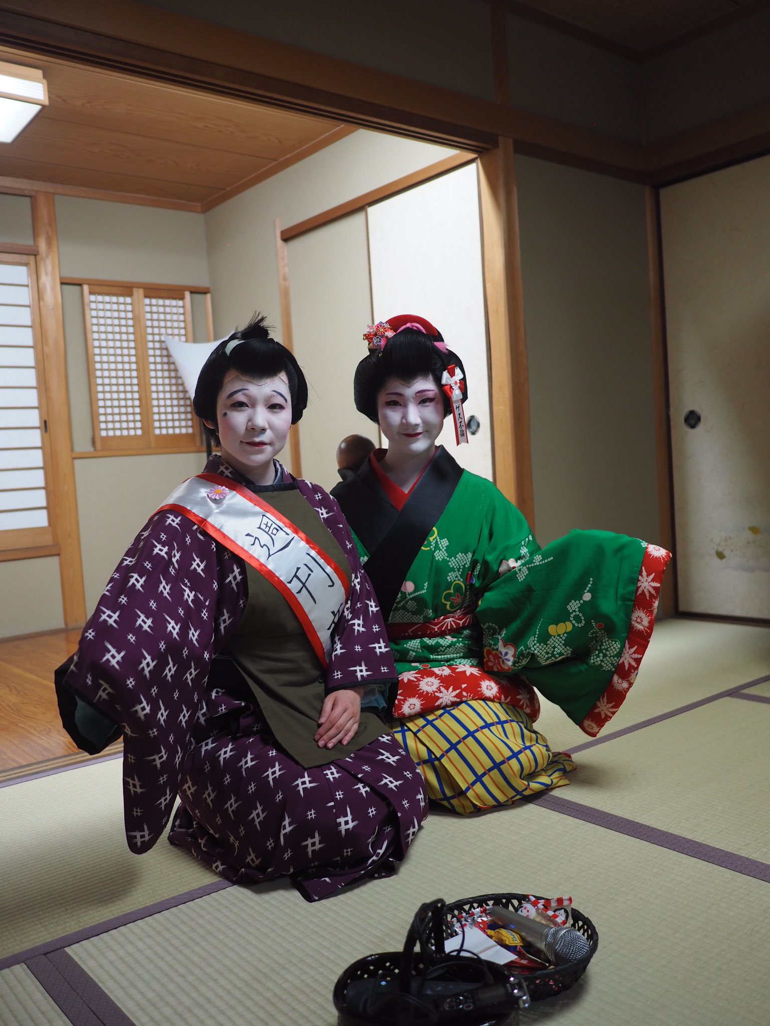 しま V Twitter 宮川町のお化け 別のお客さんにいたくっしーや徳ちゃんが誘ってくれてそのまま宮川町の花傳さんへ 迎えてくれた小扇ちゃんがかっこいい女将に 狐の毛皮とか着たら満州に出来た超一流のお茶屋さんの女将みたい 芸舞妓さんみんな可愛く京都の夜が更け