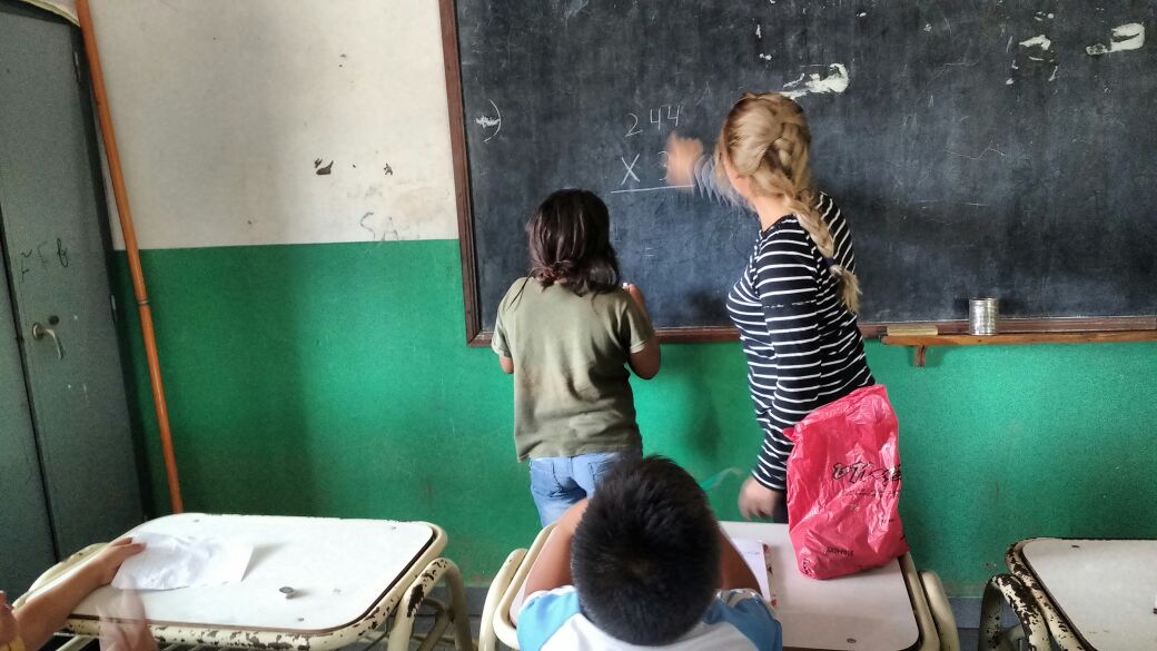 Gran trabajo de maestras comunitarias. Gran pasión por lo que hacen por nuestros niños salteños!!. #CAI2017 . 💪📐📙📐📗. <a href="/MEducacionSalta/">Ministerio de Educación de Salta</a>