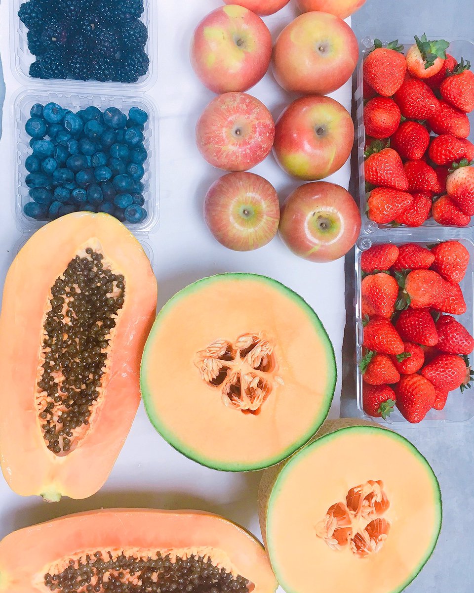 FrazierFarmsMKT's tweet photo. #48hrsale sweet deals: all of this for $10! 2/$3 strawberries, blueberries &amp; blackberries,3lb/$1 papaya,3lb/$1 apples, $1 cantaloupe https://t.co/P49It4BCVt