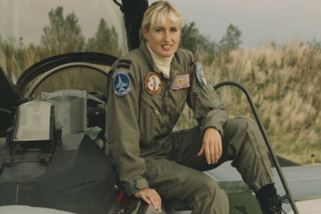 andresteur's tweet photo. @usairforce In 1990 'Toots' converted from the F-5 to the Viper @Kon_Luchtmacht #FirstFemaleFighterPilot https://t.co/Gmw51hdkCb