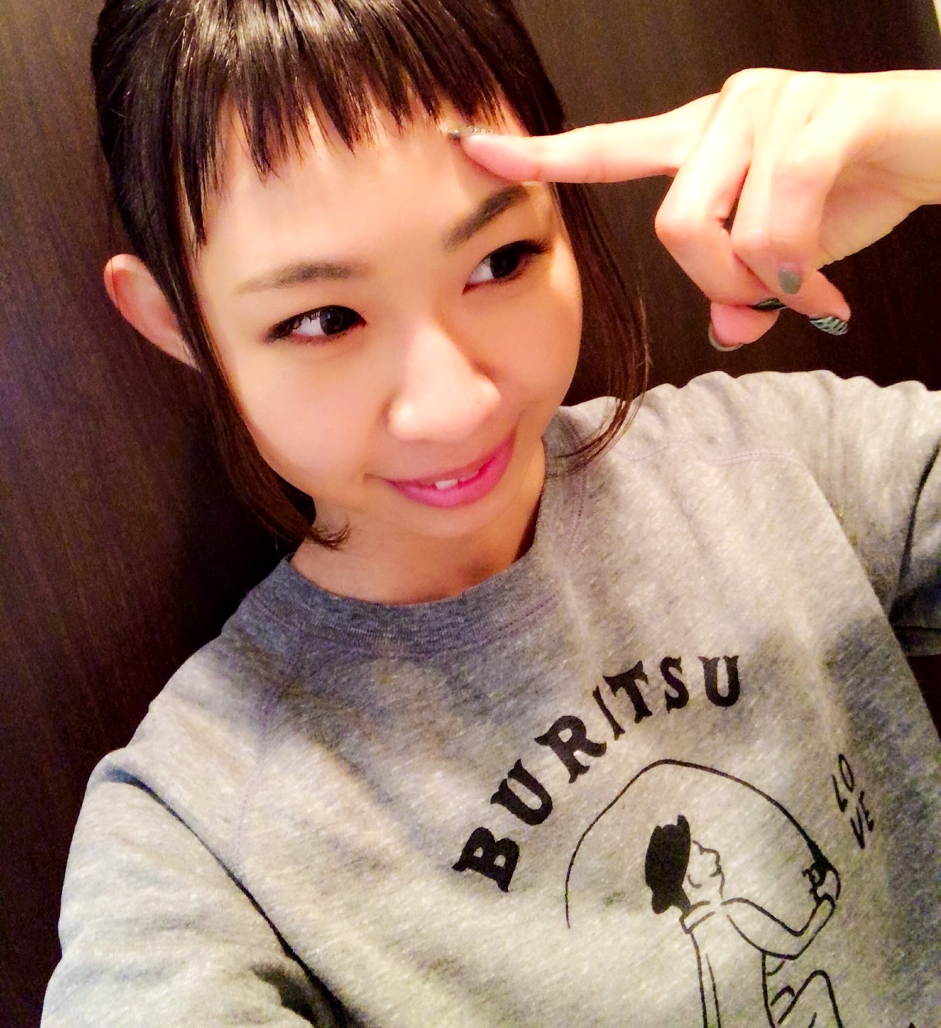 石川文菜 姉御 カラーして 前髪を切りました ザクザクな前髪 視界良好ｯ ง W ง オンザ眉毛 オン眉 T Co Yk3dnaz9zi Twitter