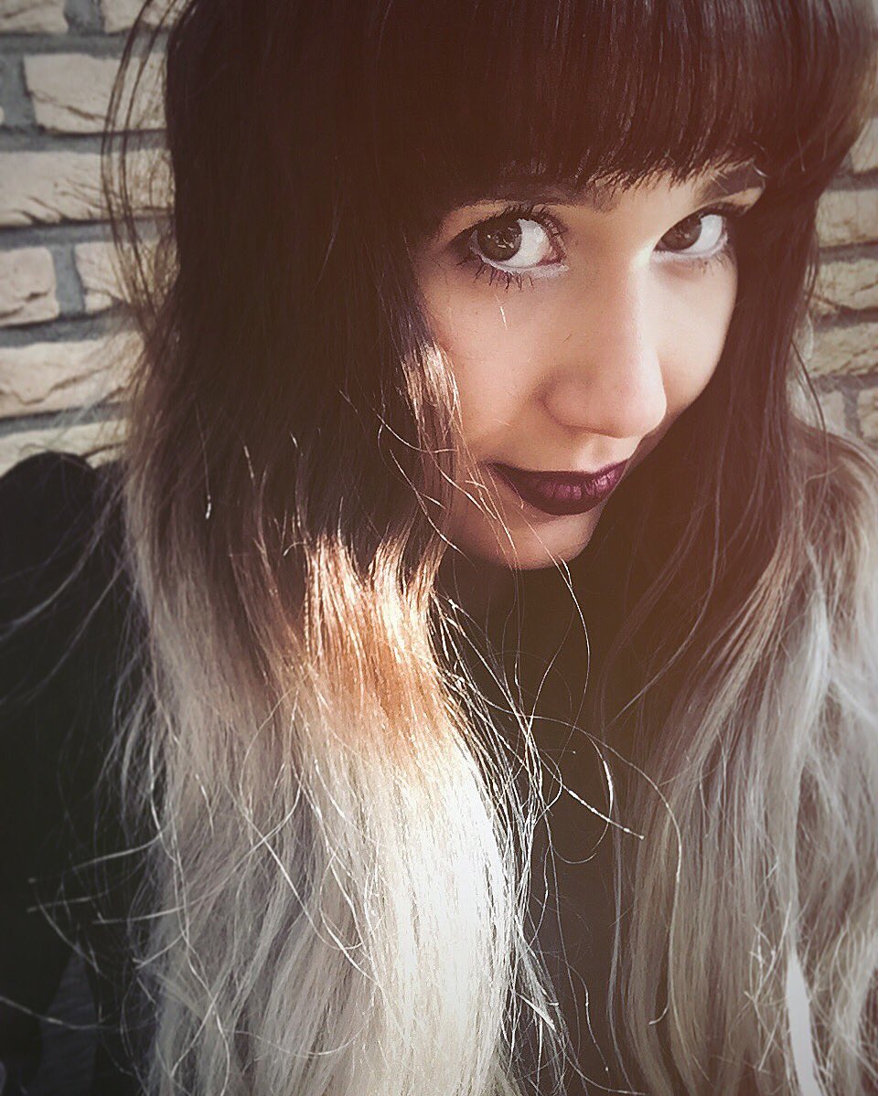 LauriNeuer's tweet photo. Ok, jetzt hab ich einen Pony 😳💇🏼 https://t.co/07GOn7kEda