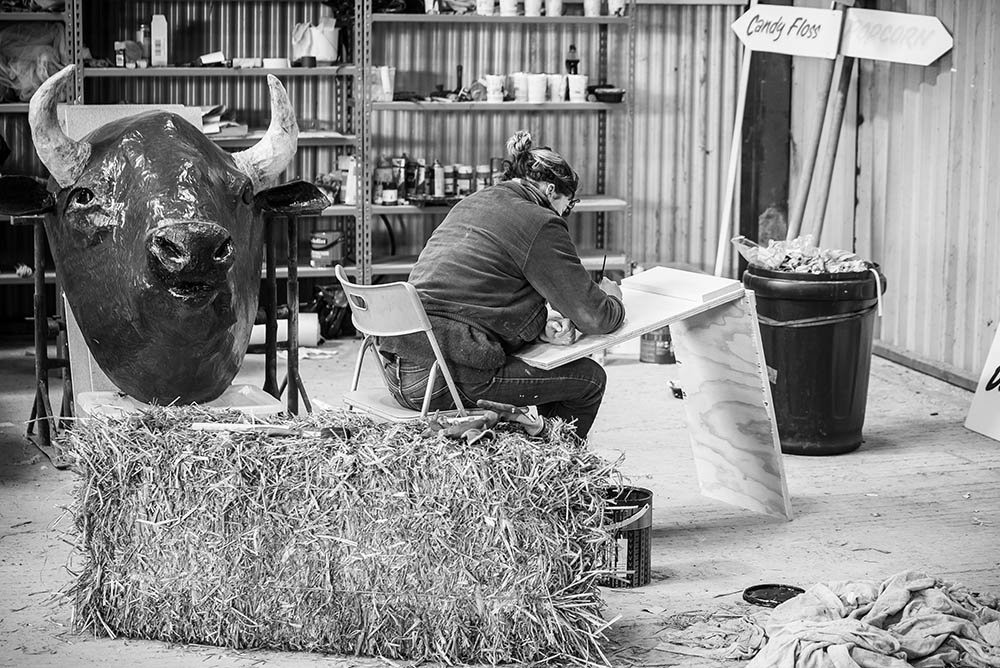 Attention all PAINTERS and ART STUDENTS - put your stamp on #anyportinastorm. All details on website giffordscircus.com/job-vacancies