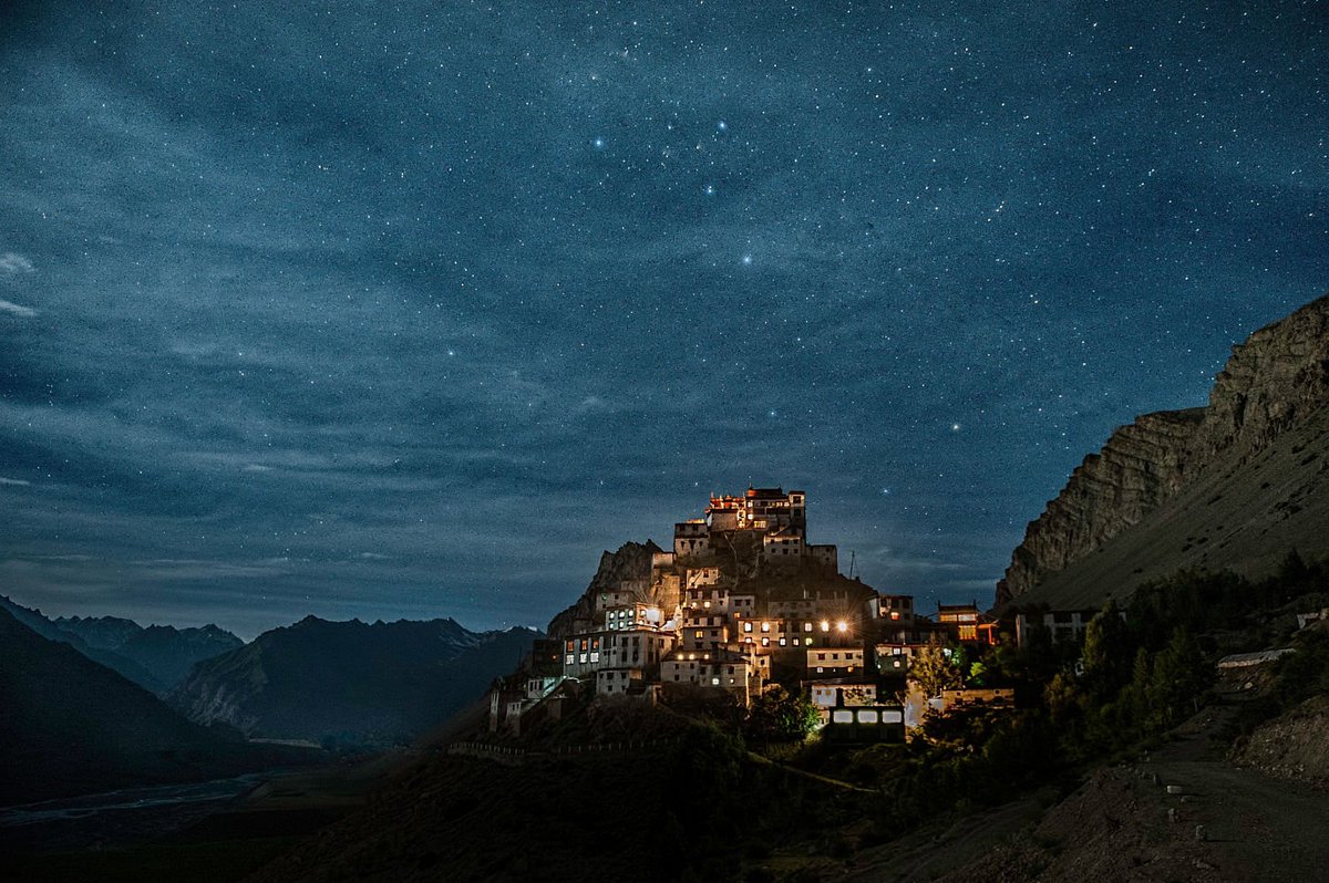 BlueberryTrails's tweet photo. #DailyEscapes
Key Monastery by night, #Spiti
#india #travel #ttot #wanderlust #wanderer #night #star #letsgo #lahaulSpiti #travelling https://t.co/MyntIrWT2Z