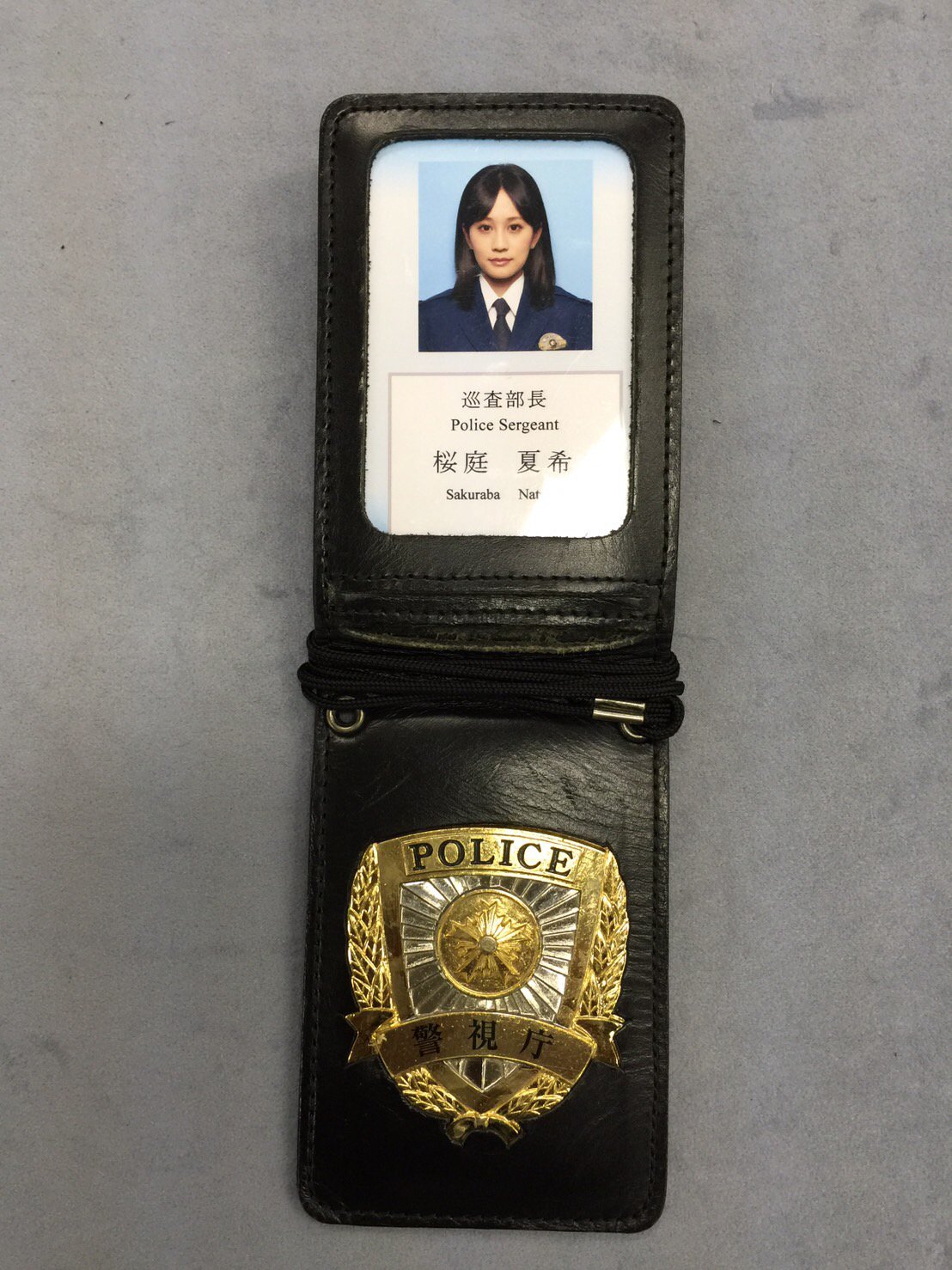 決めつけ刑事(デカ型)警察手帳板 品 (Amazon.co.jp: 警察手帳 決めつけ刑事(デカ型)警察手帳板 品 (Amazon.co.jp: 警察手帳
