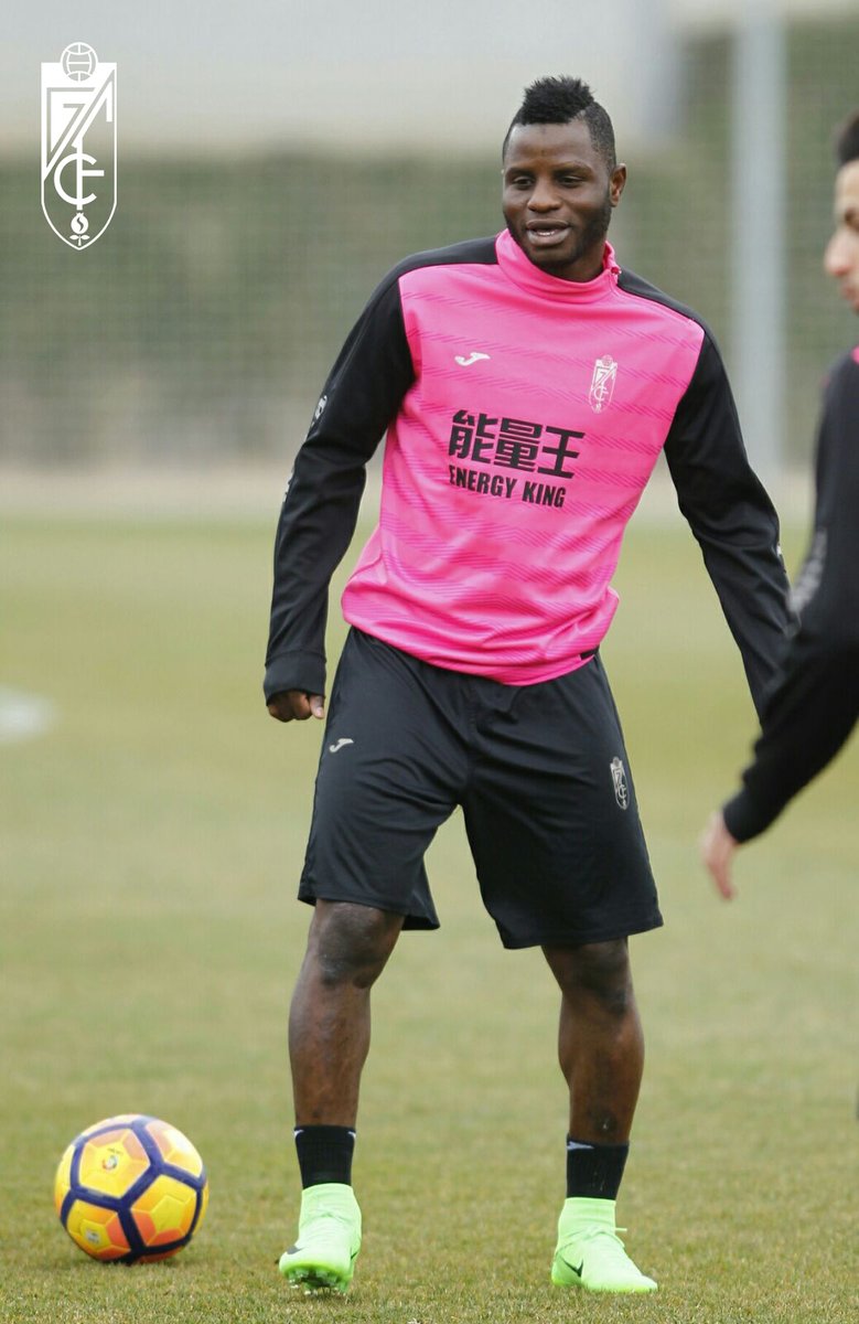 Ghanasoccernet's tweet photo. Video: Ghana international Mubarak Wakaso trains with Granada for the very first time https://t.co/7IMPkrHLrc https://t.co/IgexFY3miQ