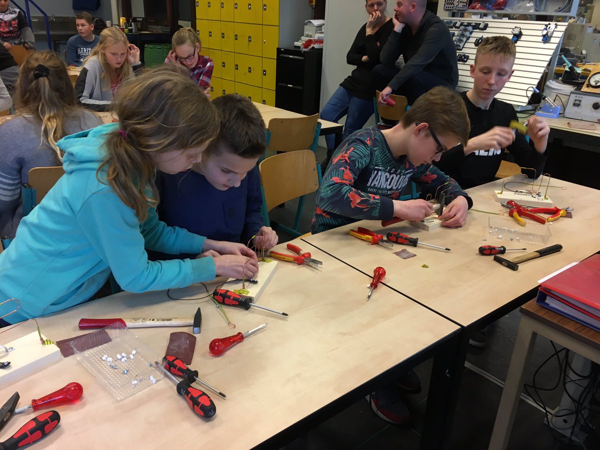 Groep 7/8 heeft weer een leuke en leerzame techniekmiddag. #electro #Wolfsbos