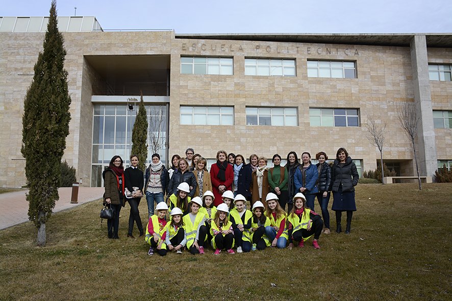 uclm_es's tweet photo. La @uclm_es reivindica la labor investigadora de las mujeres con diferentes actividades en el #DíaMujerYCiencia https://t.co/h5UUaKp34v https://t.co/BE49gX0BeJ